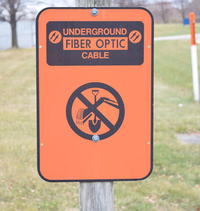 Underground Fiber Optic Cable sign